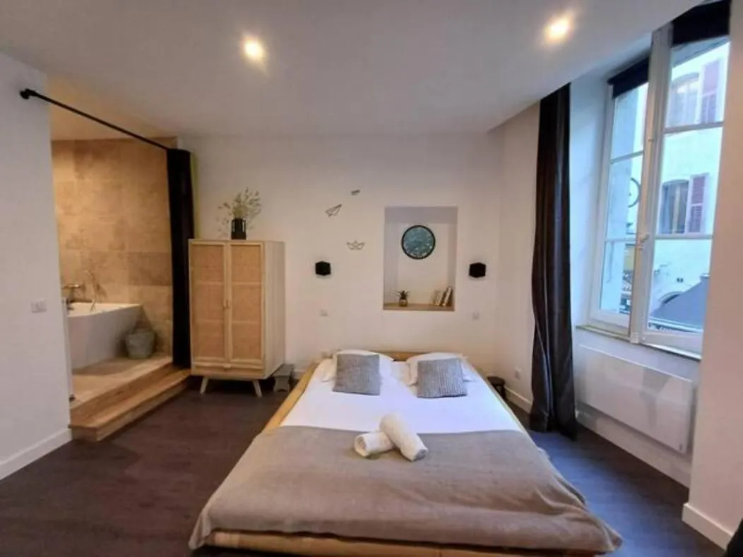 Le Sainte Claire - Majord'Home Annecy Centre 0*,